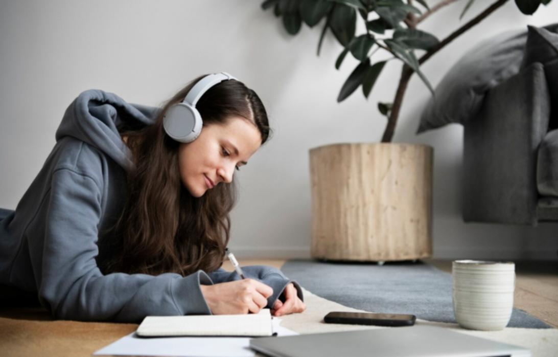 Öğrenciler interaktif eğitim platformunu kullanıyor